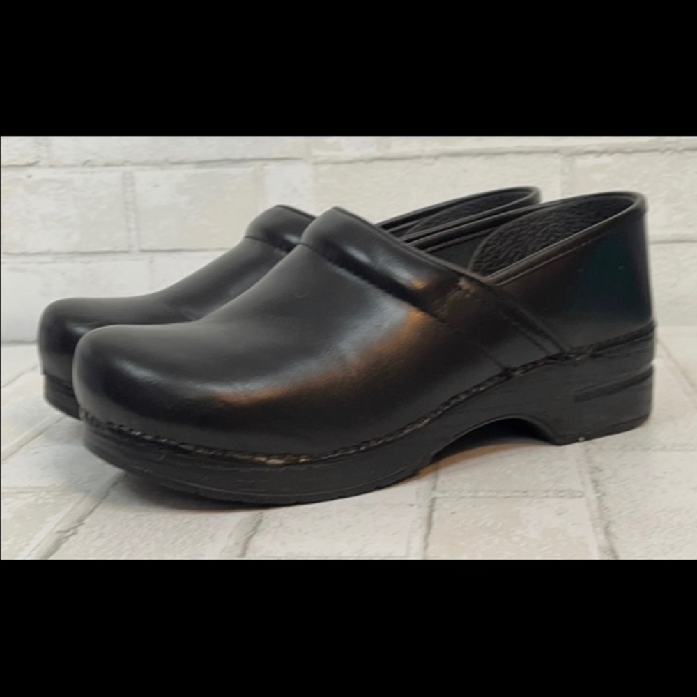 Dansko wide ortho support shoes